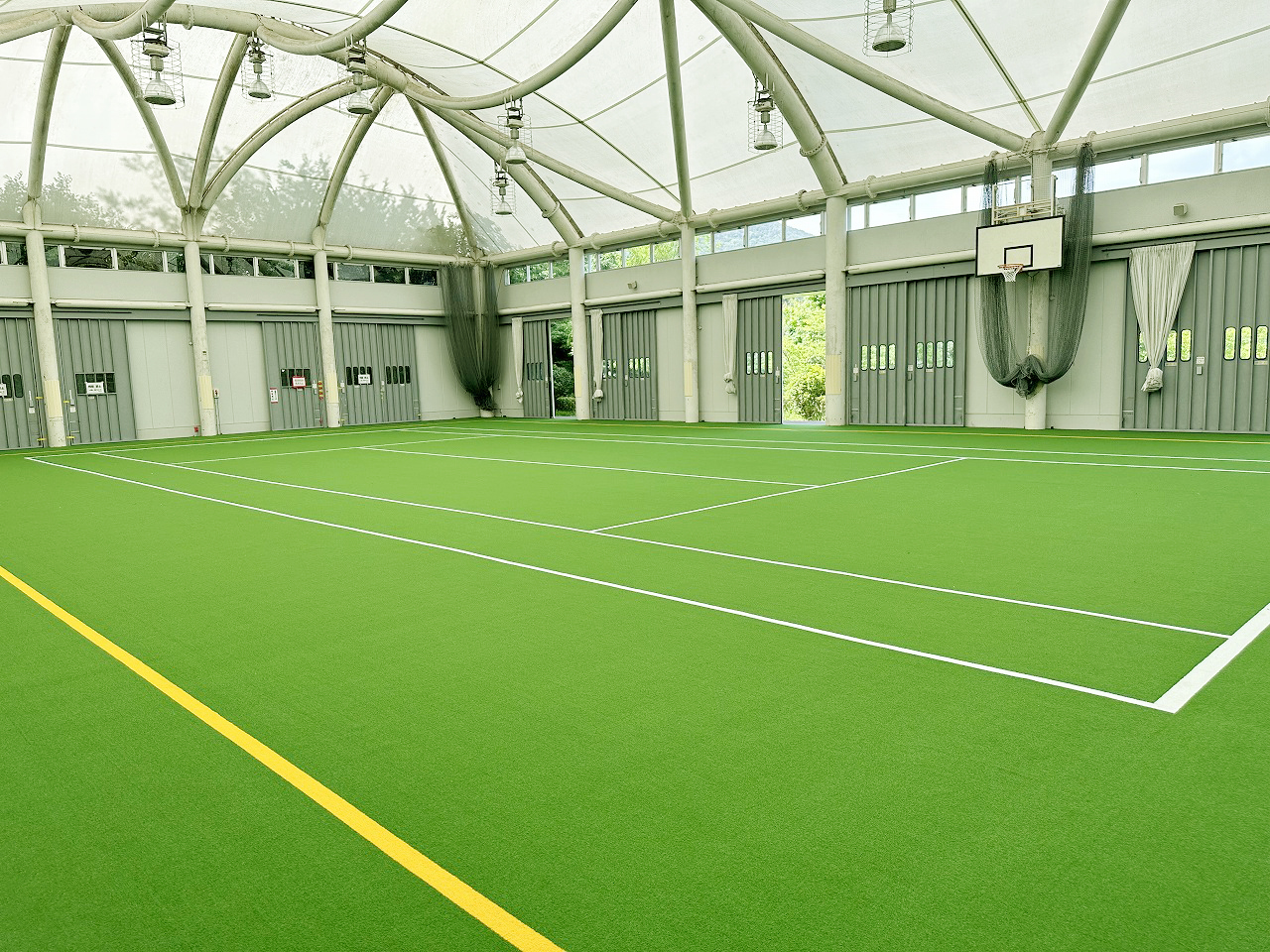 むかいやま公園体育館人工芝張替工事